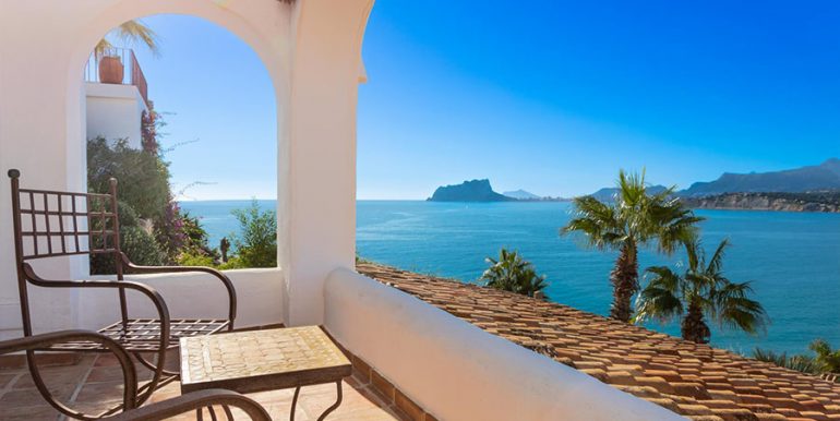 Fantastische Ibiza-Style Villa in zweiter Meereslinie in Moraira El Portet - Private Terrasse vom Hauptschlafzimmer mit fantastischem Meerblick - ID: 5500706 - Architektur von Lloret Designs/Joaquín Lloret