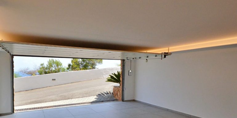 Luxury property on the seafront in Jávea Ambolo - Garage - ID: 5500672 - Architect POM Architectos