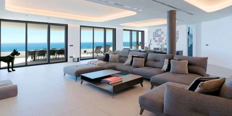 Luxury property on the seafront in Jávea Ambolo - Large living and dining area with sea views - ID: 5500672 - Architect POM Architectos
