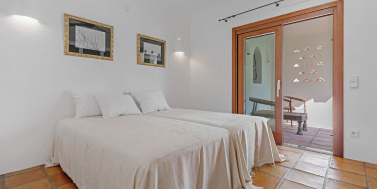 Aussergew&ouml;hnliche Ibiza-Style Villa in Moraira El Portet - Schlafzimmer mit Terrasse - ID: 5500001 - Architekt Joaqu&iacute;n Lloret