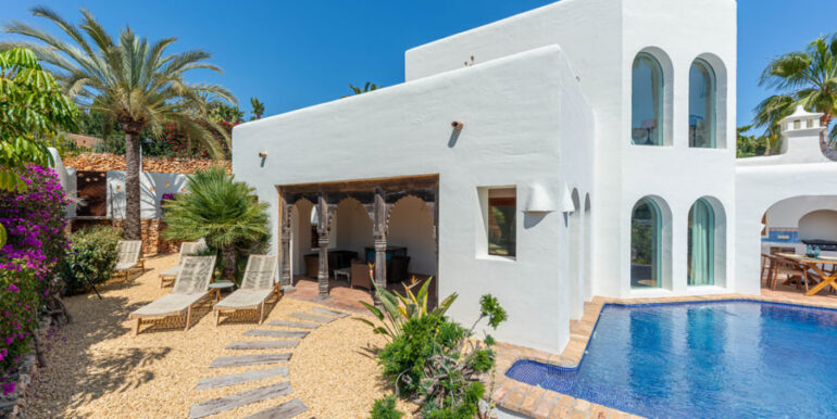 Aussergew&ouml;hnliche Ibiza-Style Villa in Moraira El Portet - Villa, Garten und Pool - ID: 5500001 - Architekt Joaqu&iacute;n Lloret