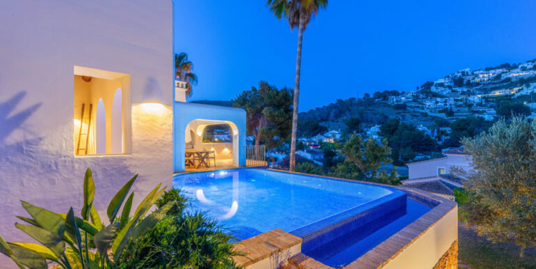 Aussergew&ouml;hnliche Ibiza-Style Villa in Moraira El Portet - Pool beleuchtet - ID: 5500001 - Architekt Joaqu&iacute;n Lloret