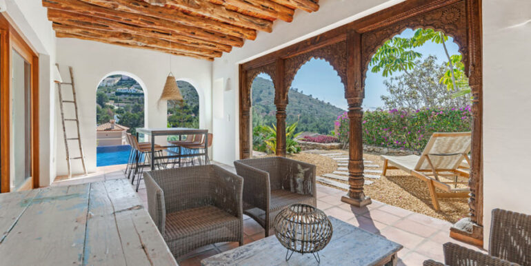Aussergew&ouml;hnliche Ibiza-Style Villa in Moraira El Portet - &Uuml;berdachte Terrasse - ID: 5500001 - Architekt Joaqu&iacute;n Lloret