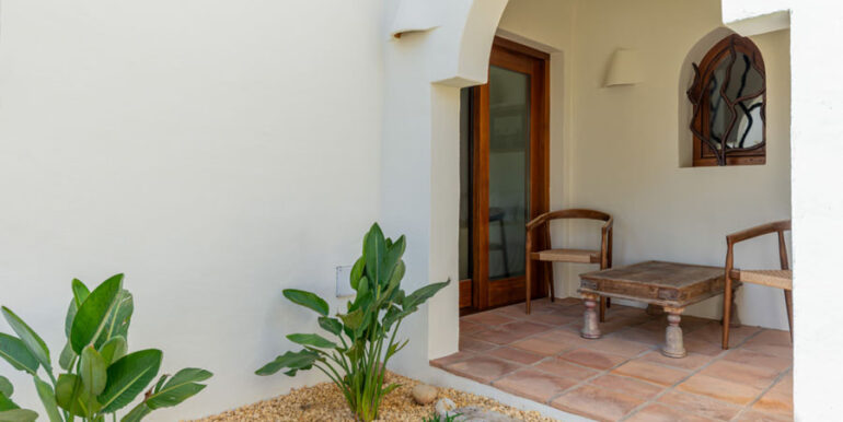 Aussergew&ouml;hnliche Ibiza-Style Villa in Moraira El Portet - Schlafzimmer mit Terrasse - ID: 5500001 - Architekt Joaqu&iacute;n Lloret