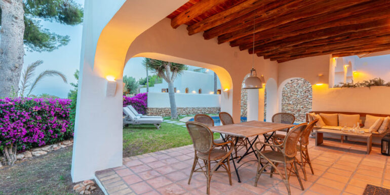 Moderna villa estilo ibicenco en Moraira El Portet - Terraza cubierta iluminada - ID: 5500002 - Arquitecto Joaquín Lloret