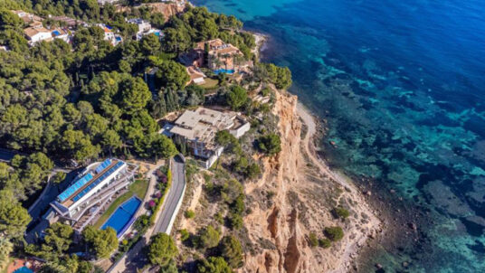 Exklusive Luxusvilla in erster Meereslinie in Altea Campomanes - Villa - ID: 5500659 - Architekt David Montés López