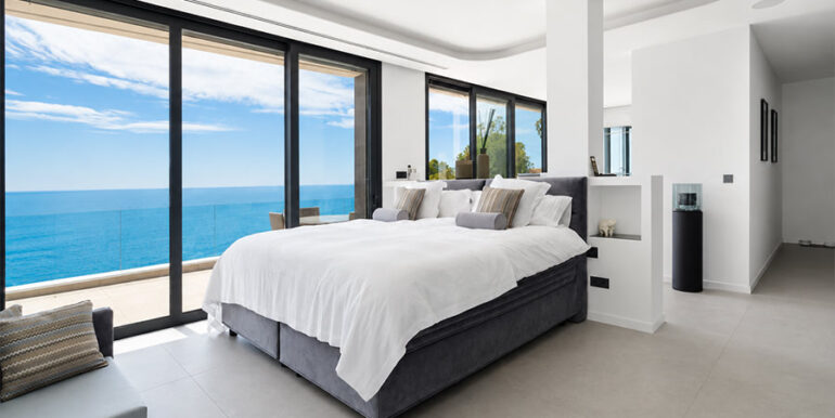 Luksusowa rezydencja w pierwszej linii brzegowej w Jávea Ambolo - Sypialnia z widokiem na morze - ID: 5500672 - Architekt POM Architectos